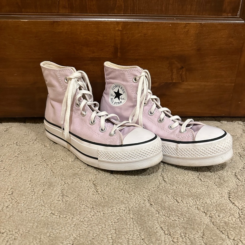 Light pink/purple platform converse